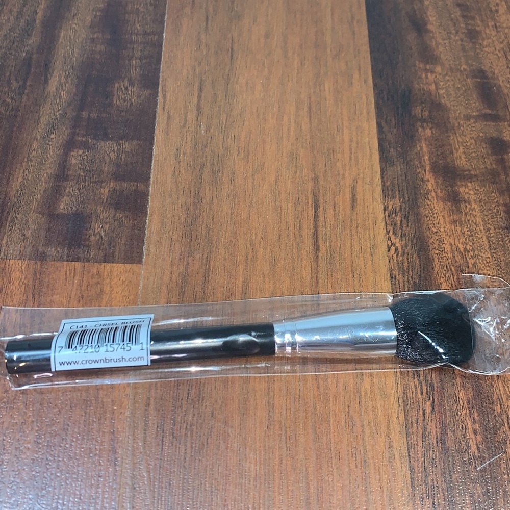 Crown Brush C141 Small Chisel Brush NWT Pro Makeup Highlighter Blush - Picture 3 of 7